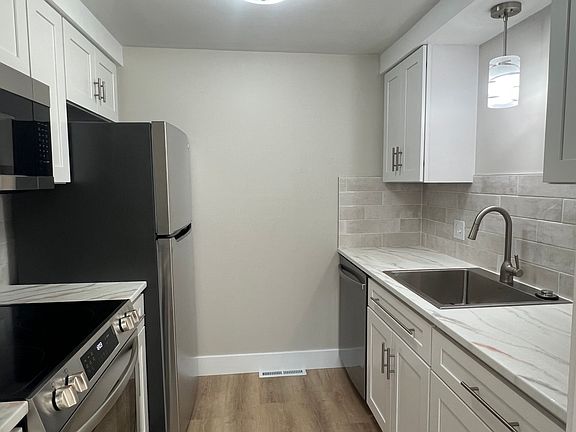 4th image of 85 Greenwich Dr APT 2