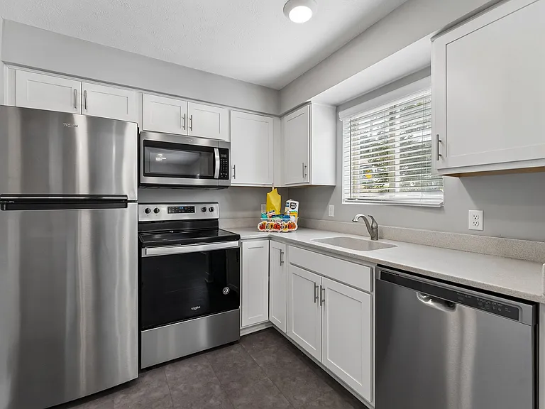 4702 Wakeley St #4 — Photo 1