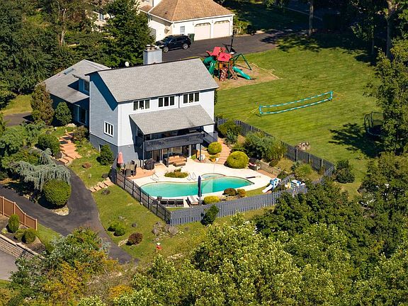 5th image of 313 Wyndmoor Ln