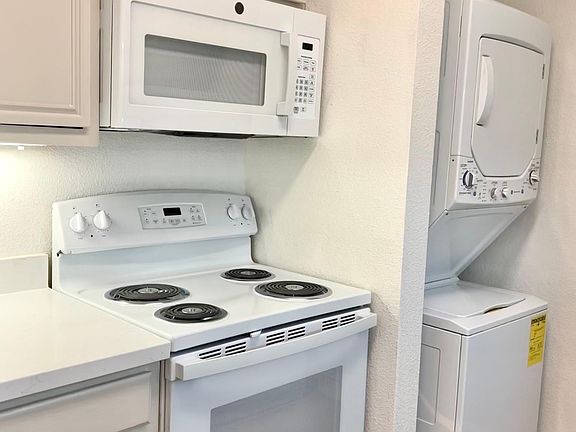 3rd image of 370 N 4th St APT 6