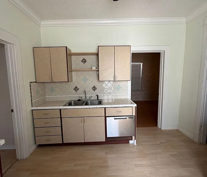 625 E Wilmington Ave — Photo 15