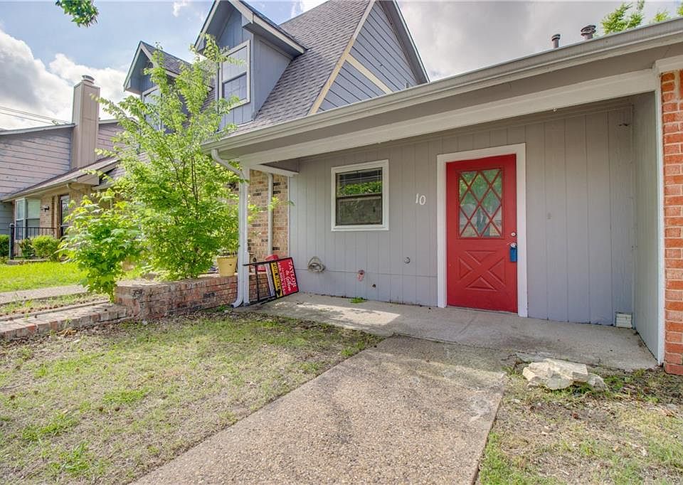 1st image of 10 Riverview Ct