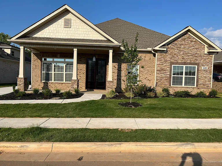 120 Arbor Creek Trl — Photo 1