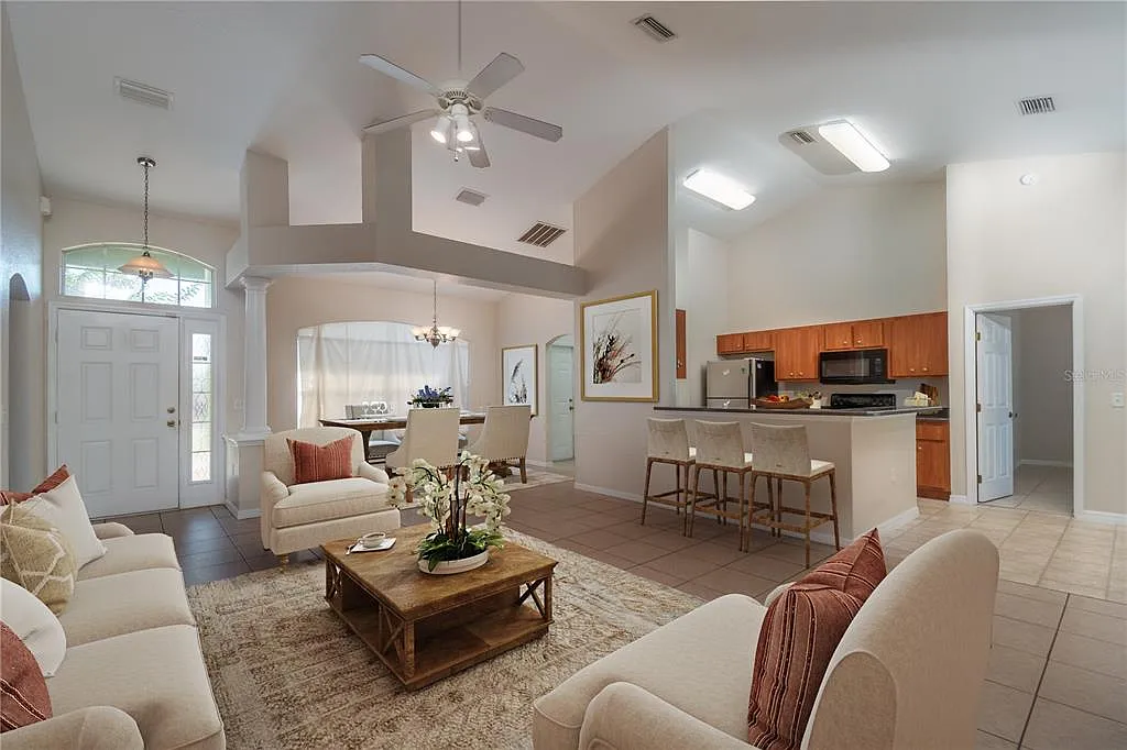 3 bed, 2.0 bath, 1663 sqft, $2,100 — Photo 3