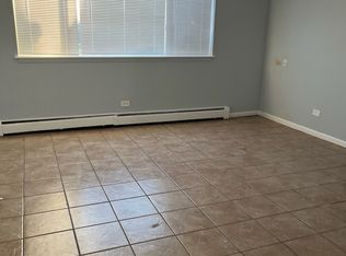332 N Oakwood Ave #G, Waukegan, IL 60085