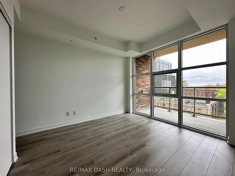 Saint Clair Ave W — Photo 16