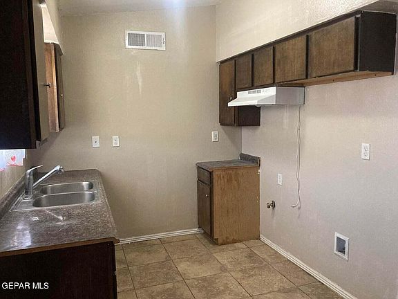 4th image of 5820 Blackhawk Dr