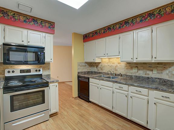 5th image of 1000 41st Ave NE APT 310