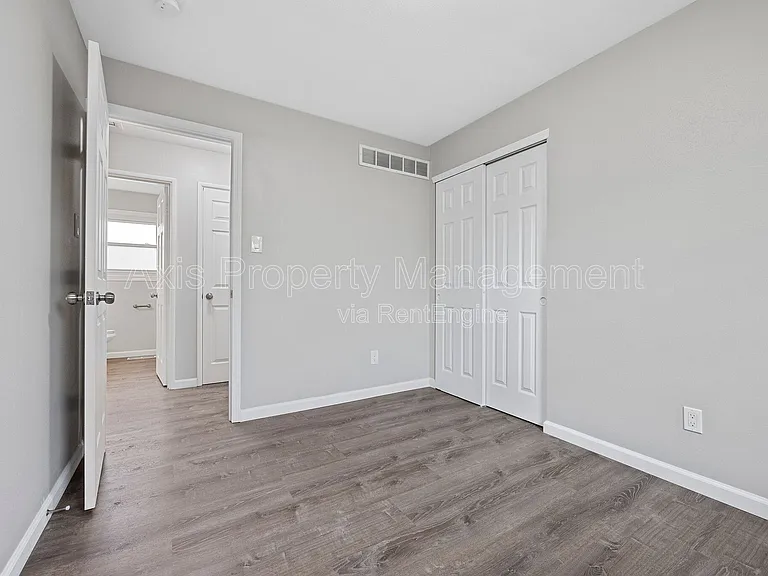 537 Lynn Haven Ln — Photo 10