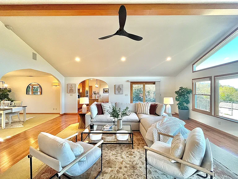 3575 Valley View Dr — Photo 5