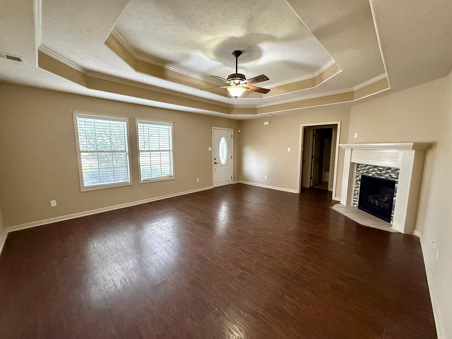 3 bed, 1400 sqft, $1,400 — Photo 3