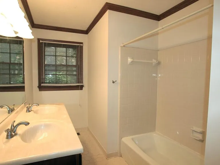 1406 Bloomingdale Dr — Photo 13
