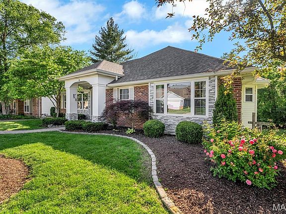 5th image of 46 Fox Meadows Ct