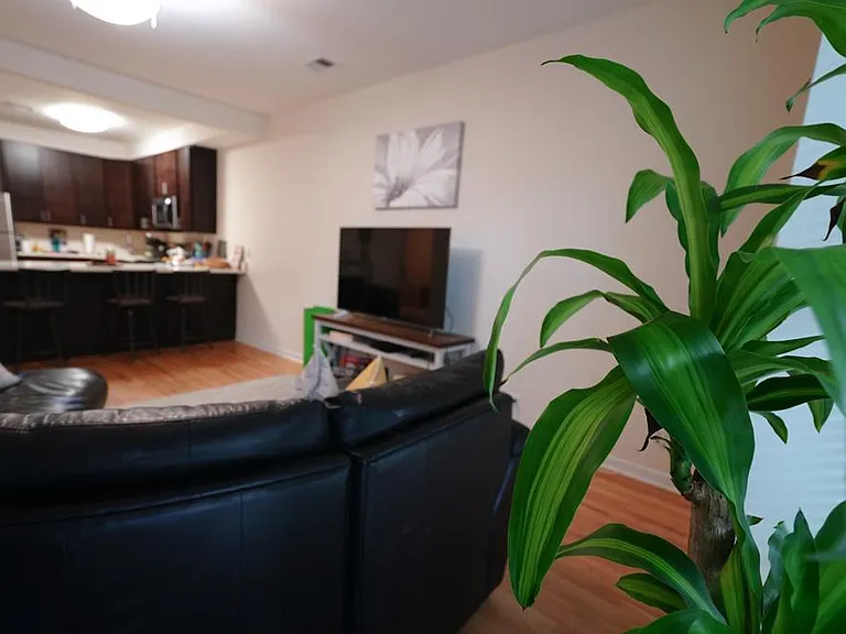 2845 N Southport Ave #2F — Photo 9