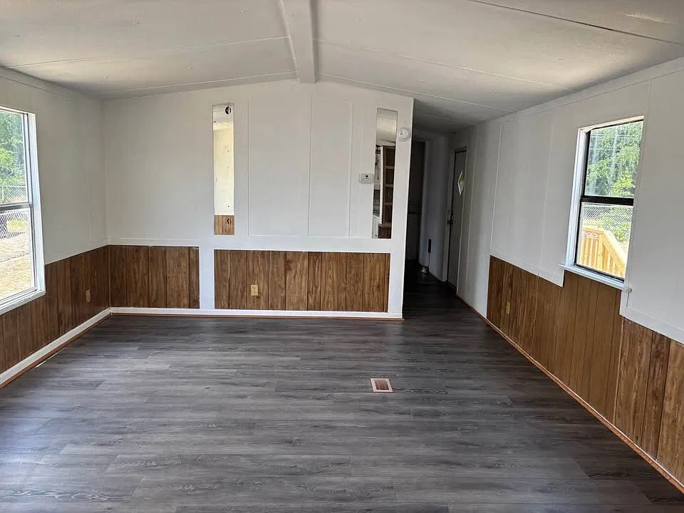 2 bed, 1.0 bath, $550 — Photo 2
