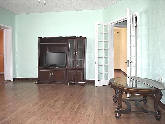 5th image of 235 Pardella Ave