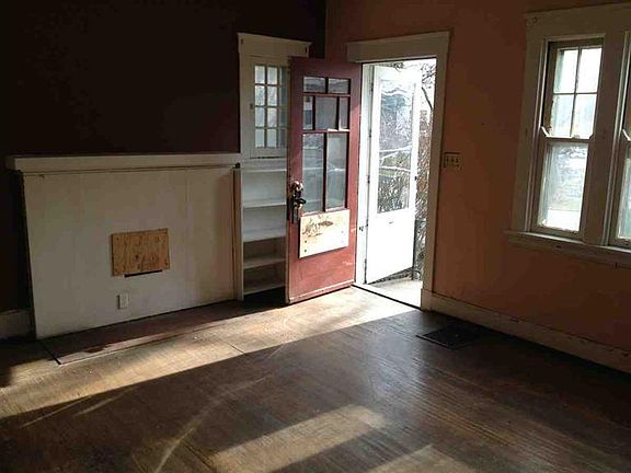 3rd image of 6442 Welton St