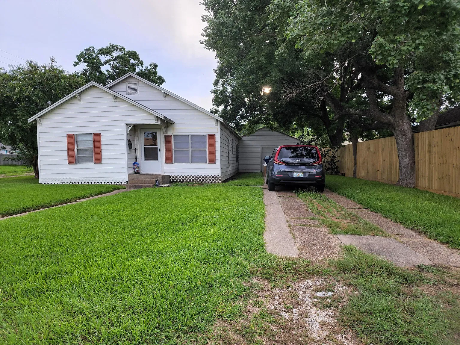 3 bed, 1053 sqft, $1,425 — Photo 1