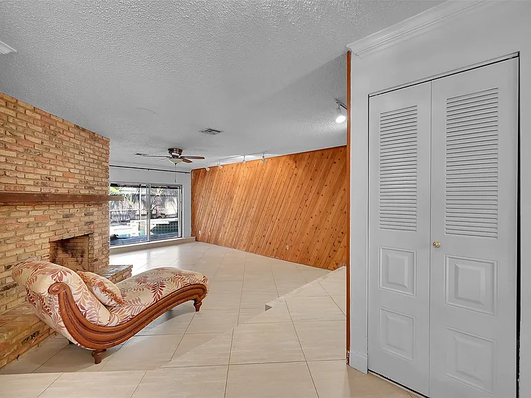 1361 SW 26th Ave — Photo 6