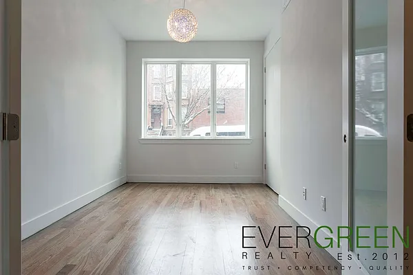 Rented by Evergreen Apartments BK | media 17