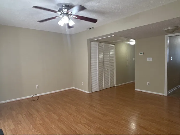 422 Kirkcaldy Ct #1 — Photo 9
