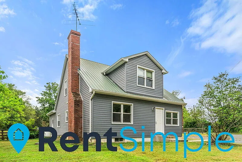 3 bed, 2.0 bath, 2500 sqft, $2,695 — Photo 2
