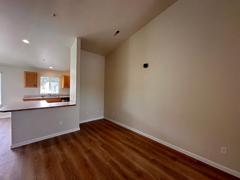 2105 E White Oak Ct #201 — Photo 38