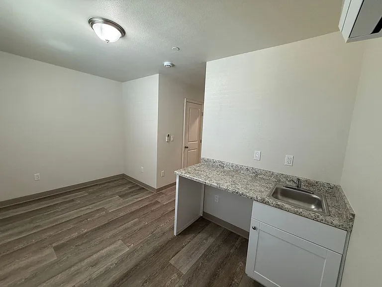 529 S Pine St — Photo 10
