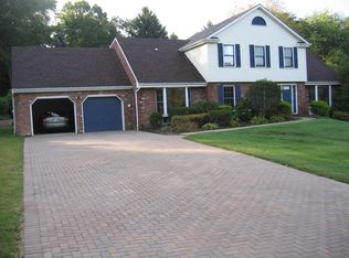 249 King Richard Dr, Mcmurray, PA 15317