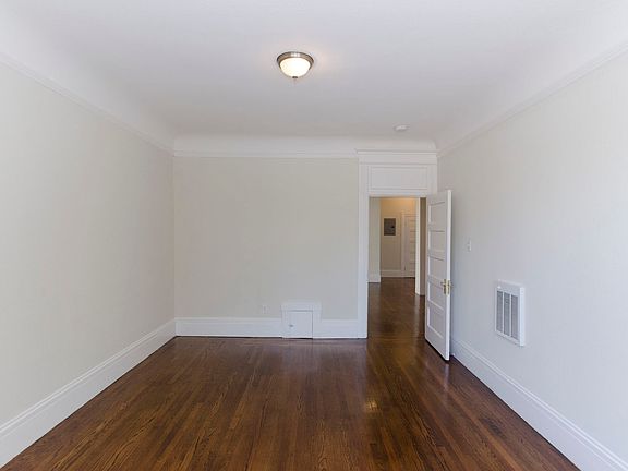 2nd image of 402 Duboce Ave #215