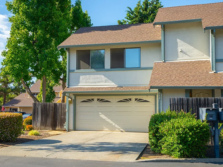 448 Lilac Ct — Photo 1
