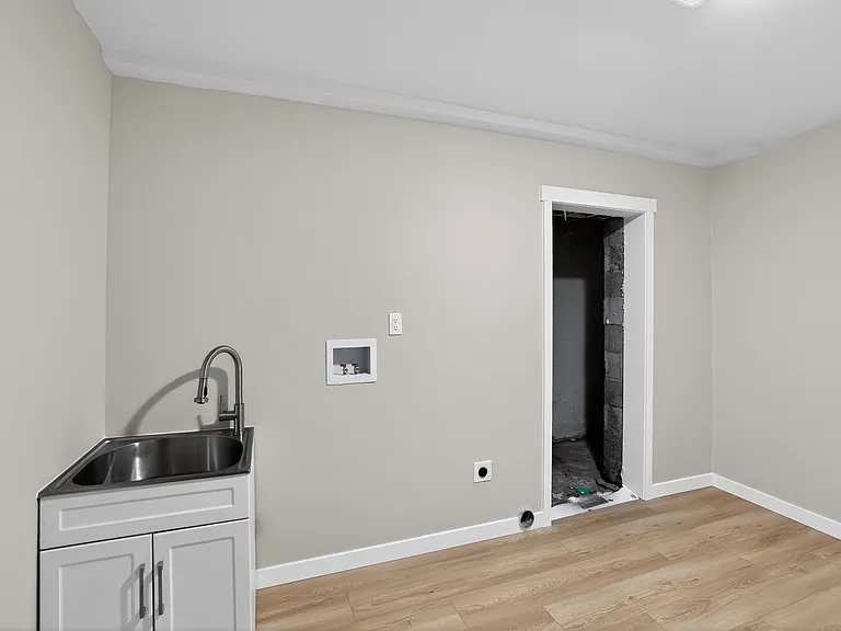 2404 Bloyd St — Photo 22