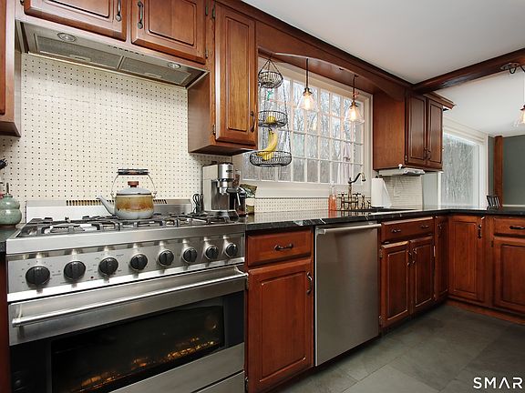 4th image of 455 Barn Hill Road