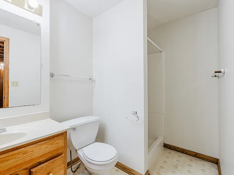 5155 S 80th St — Photo 33
