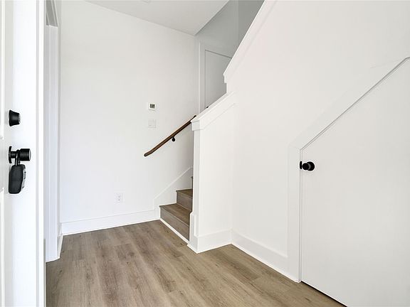 4th image of 706 Morris St
