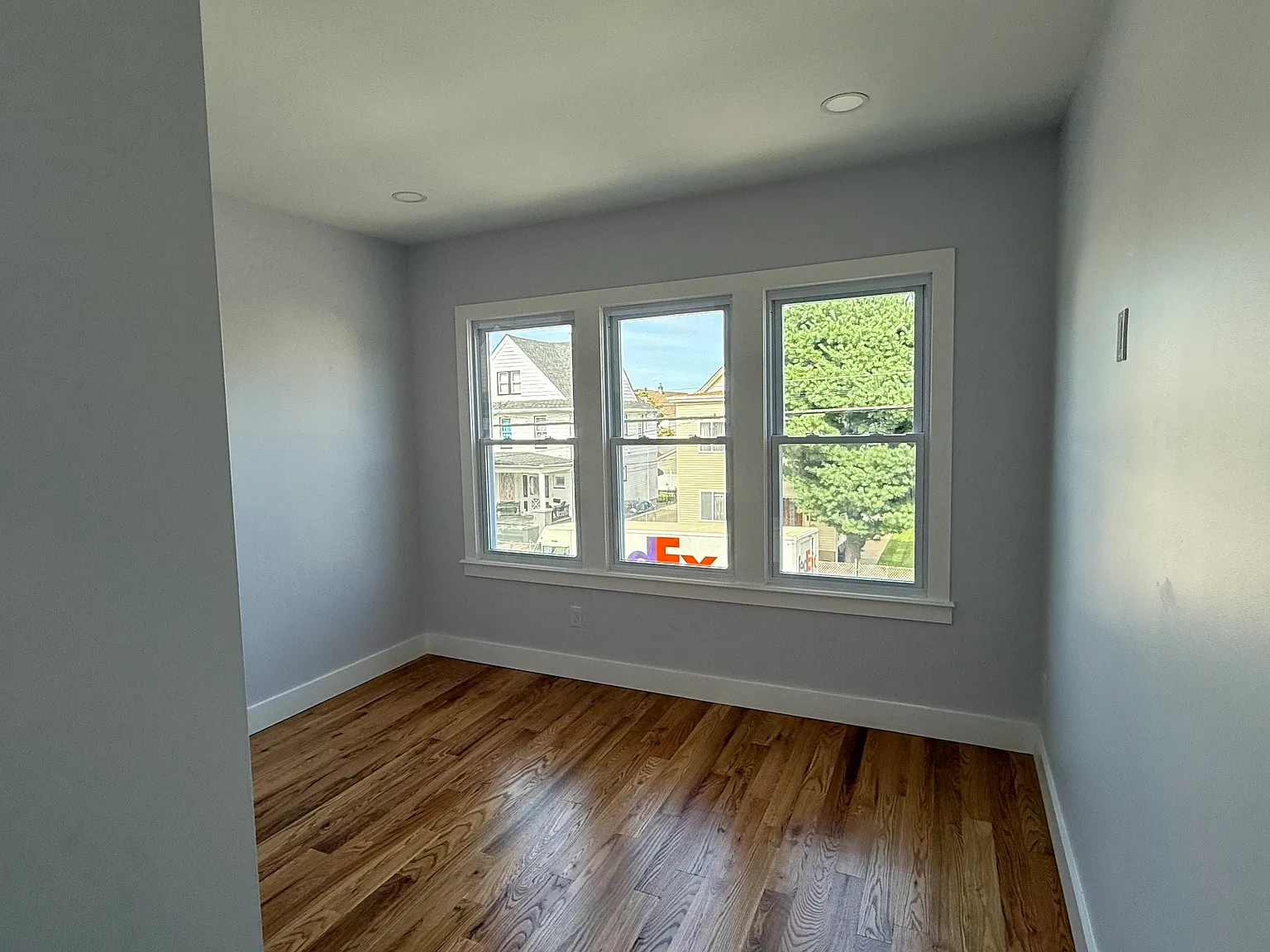 3 bed, 1000 sqft, $3,000 — Photo 4