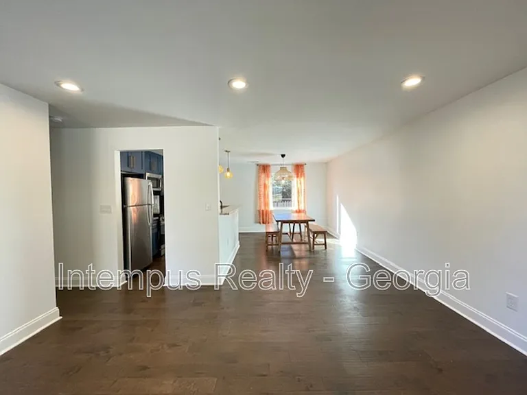 2867 Joyce Ave — Photo 4