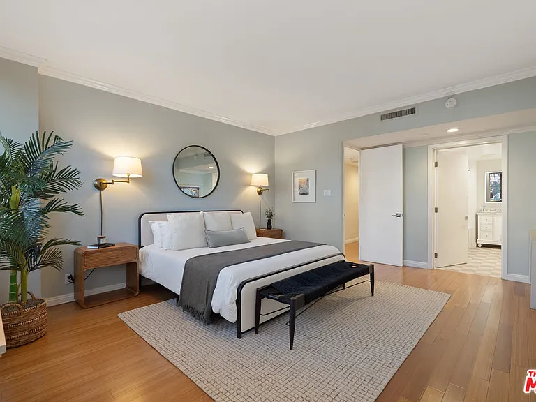 10433 Wilshire Blvd #301 — Photo 11