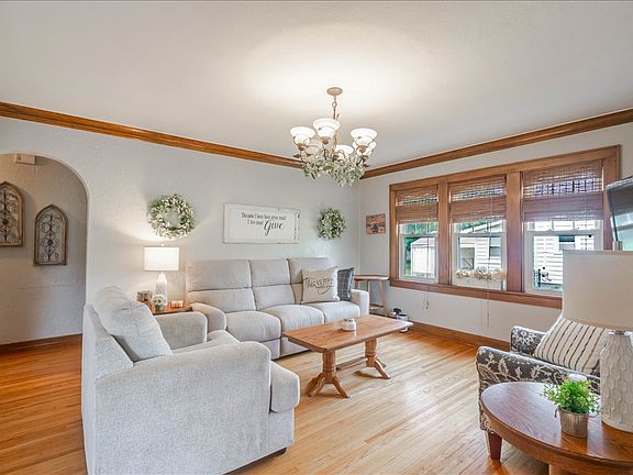 4th image of 111 Loren St