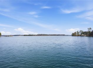 32 Sailview Dr, Seneca, SC 29672