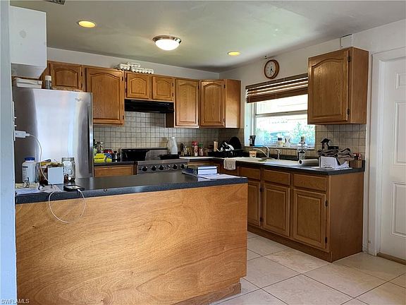 5th image of 3923 Seminole Ave