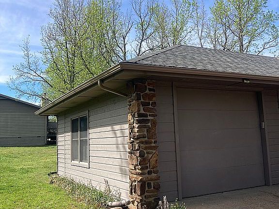 One car garage.