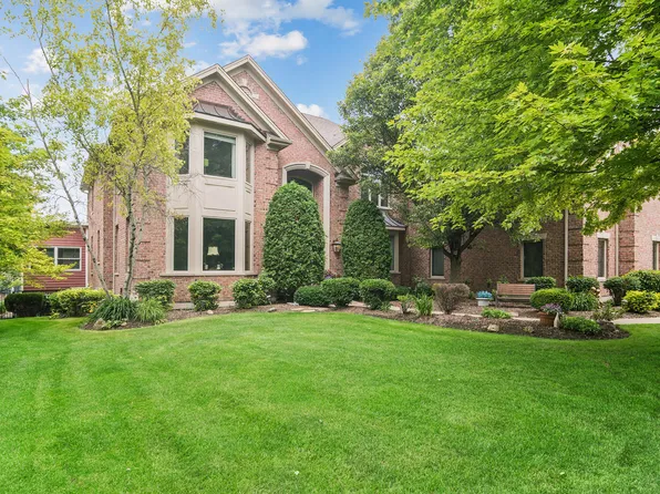 8 Rose Ln, Hawthorn Woods, IL 60047