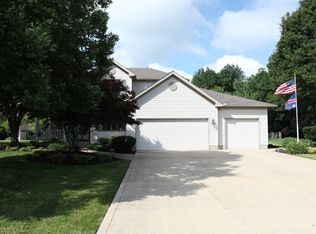 28741 Hunters Ridge Ln, Olmsted Township, OH 44138