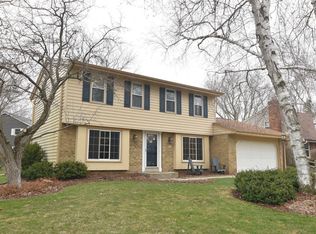 W55N844 Cedar Ridge Dr, Cedarburg, WI 53012