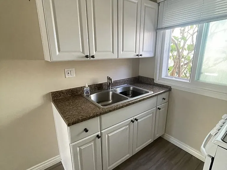 2810 Union — Photo 16
