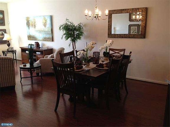 3rd image of 15074 Dahlia Dr