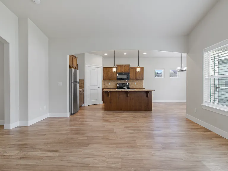 1015 White Birch Ave — Photo 10