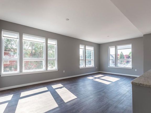 3rd image of 940 Speer Blvd