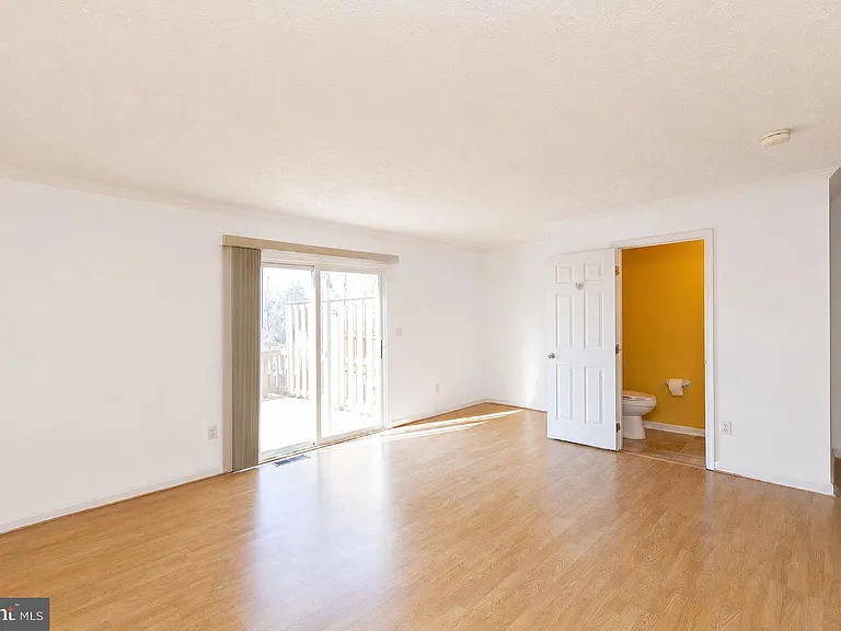 304 Chatham Sq — Photo 13